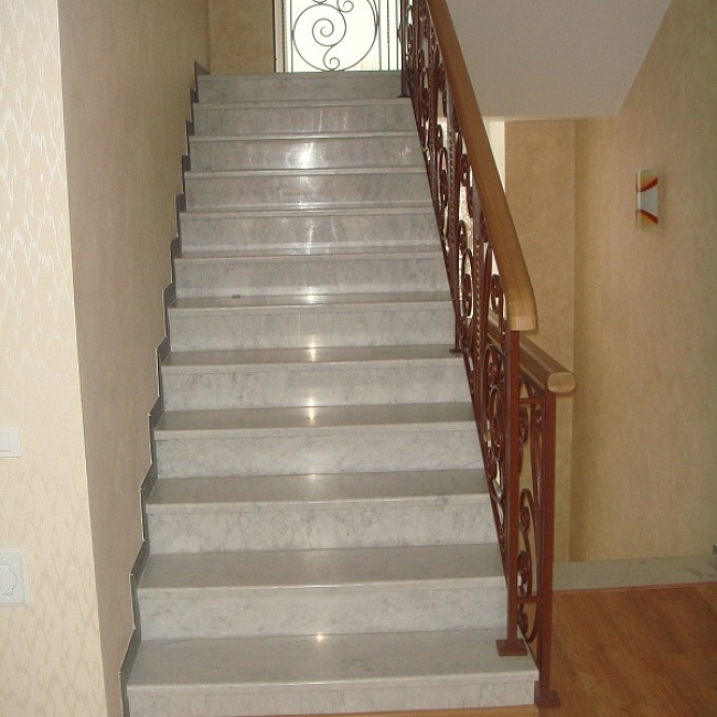 Лестница. Мрамор Коелга
