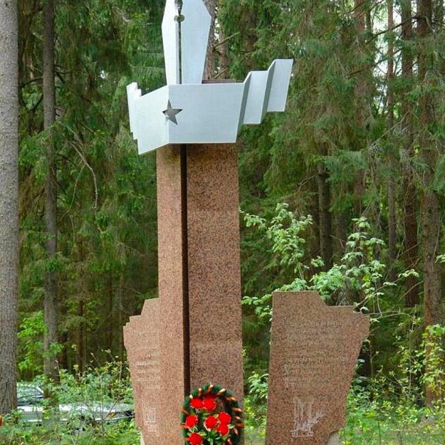 Памятник погибшим военным журналистам. Брянская область