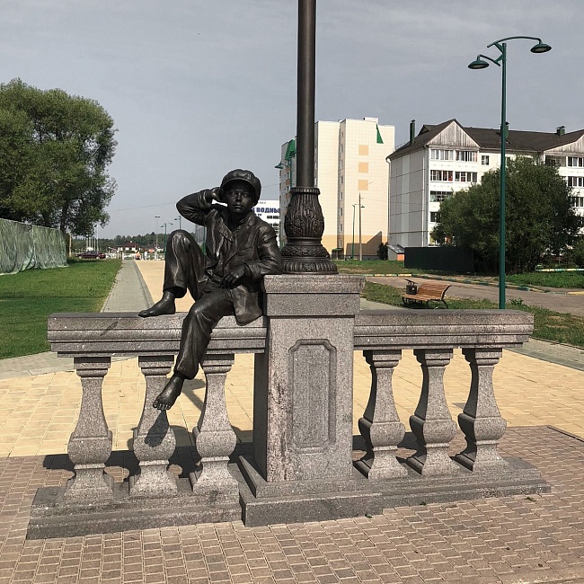 Памятник 'Я вернулся' (Мишка Карась). г. Руза, Московская область